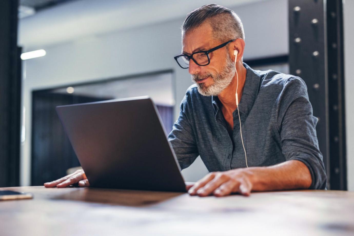 Digitale Lernplattform mit interaktiven Modulen und Fortschrittsverfolgung