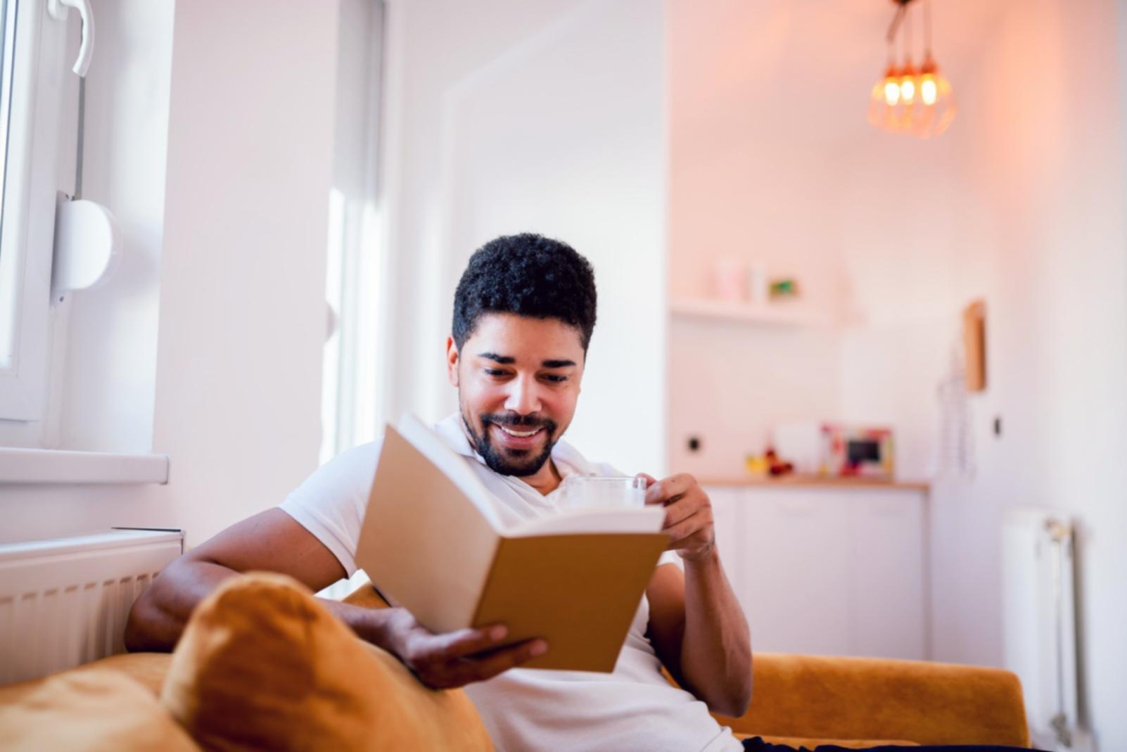 Teilnehmer tauschen sich in einer Live-Session über Sparstrategien aus